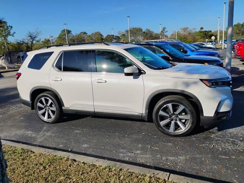 Used 2023 Honda Pilot Touring image 2