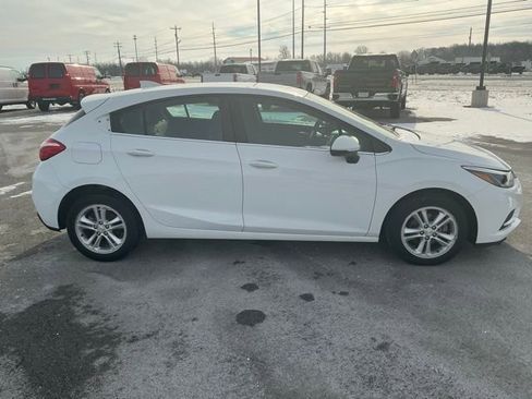 Used 2018 Chevrolet Cruze LT w/ Convenience Package image 2