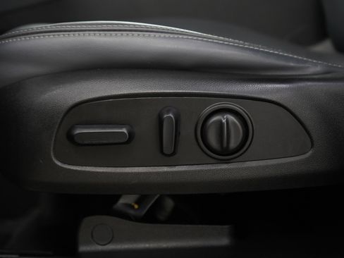 Used 2020 Buick Enclave Essence w/ Sound and Sites Package AWD/4WD image 29