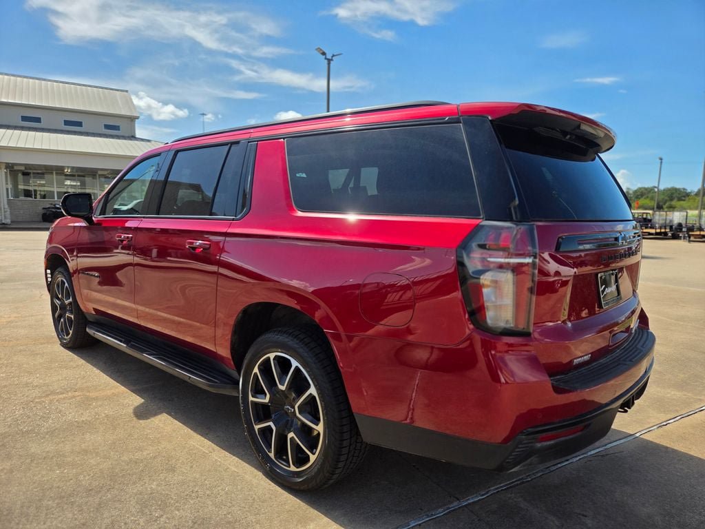 Used 2023 Chevrolet Suburban RST RWD image 7