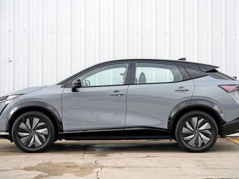 Used 2024 Nissan Ariya AWD image 8