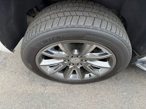 Used 2019 Chevrolet Tahoe Premier RWD image 5