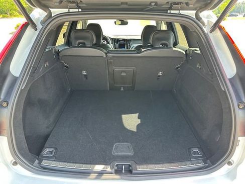 Used 2022 Volvo XC60 B6 R-Design AWD/4WD image 30