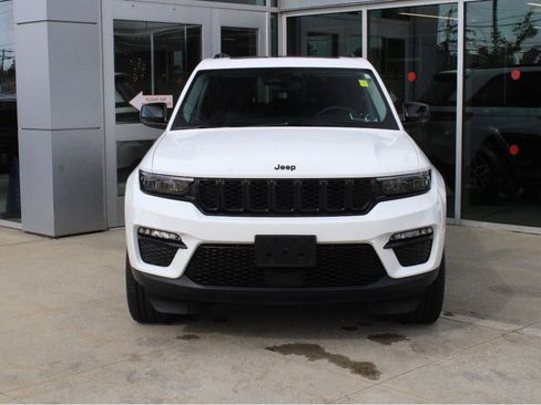 Used 2023 Jeep Grand Cherokee Limited w/ Black Appearance Package AWD/4WD image 2