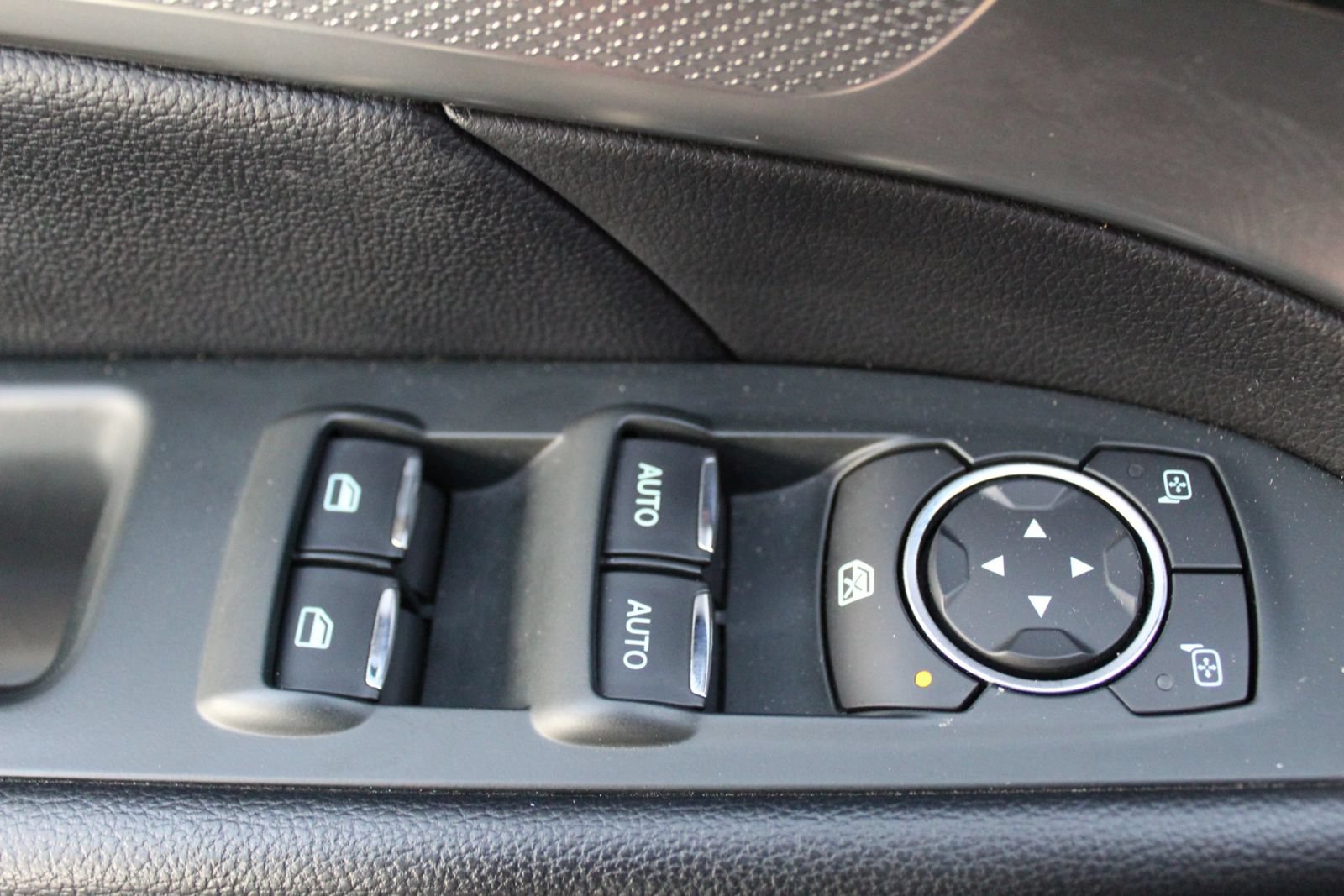 Used 2018 Ford Explorer XLT w/ Equipment Group 202A FWD image 33
