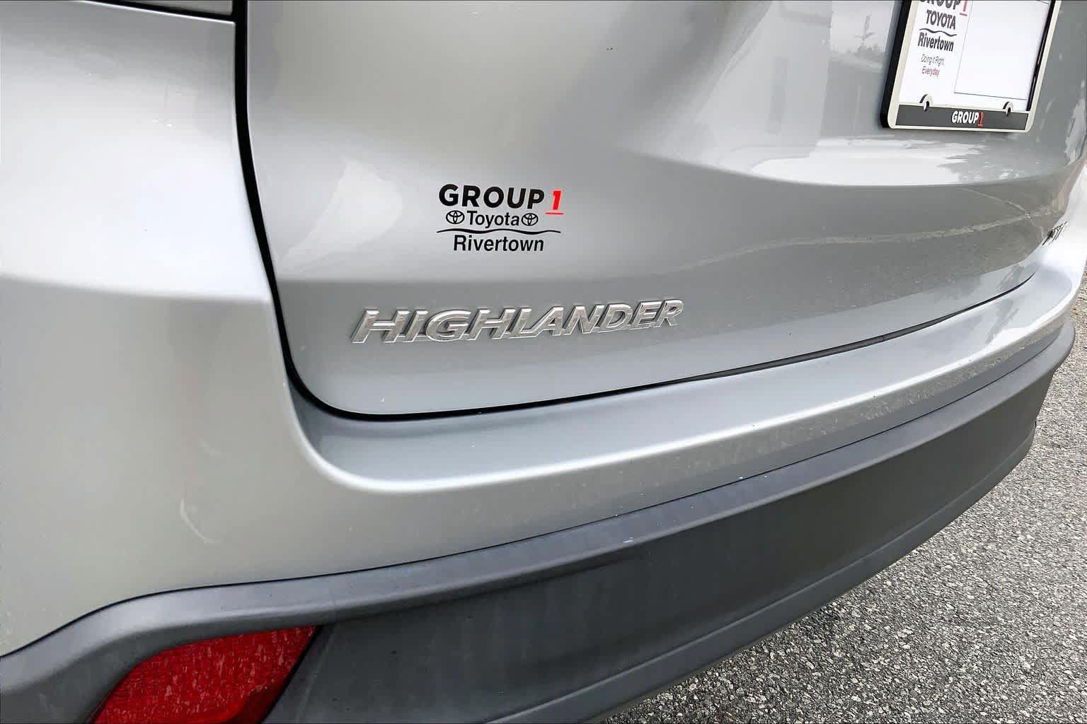 Used 2019 Toyota Highlander XLE AWD/4WD image 28