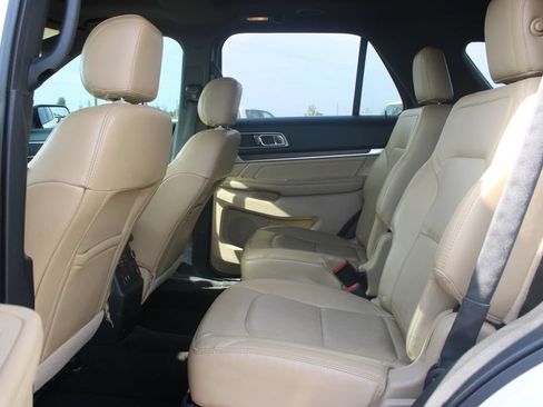 Used 2017 Ford Explorer Limited w/ Equipment Group 301A FWD image 18