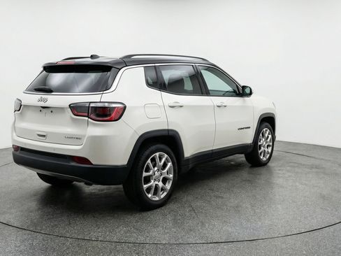 Used 2025 Jeep Compass Limited AWD/4WD image 9