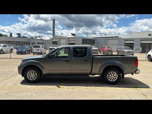 Used 2018 Nissan Frontier SV AWD/4WD image 3