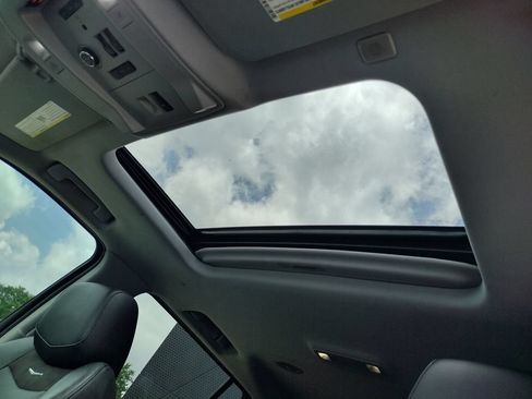 Used 2019 Cadillac Escalade ESV Luxury AWD/4WD image 5