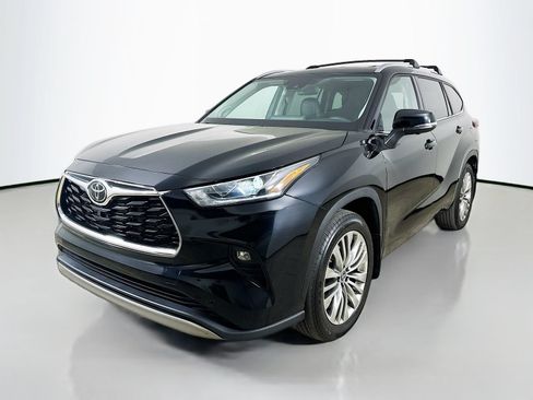 Used 2024 Toyota Highlander Platinum AWD/4WD image 1
