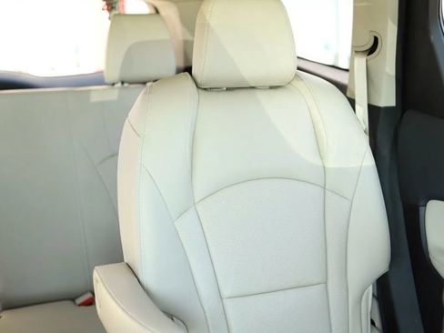 Used 2018 Buick Enclave Essence FWD image 31