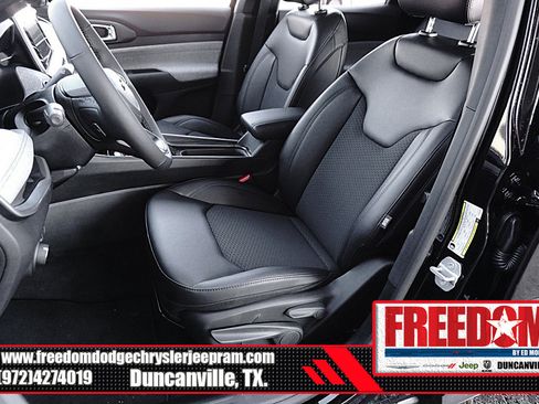 New 2026 Jeep Compass Latitude image 13