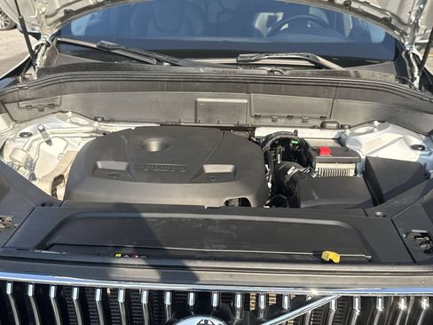 Used 2021 Volvo XC90 T5 Momentum w/ Climate Package AWD/4WD image 16
