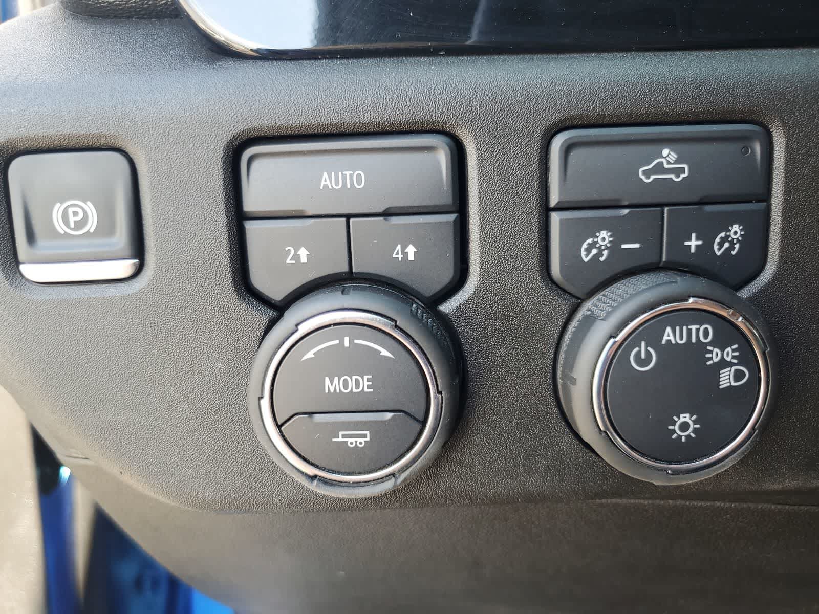 Used 2025 Chevrolet Silverado 1500 LT AWD/4WD image 19