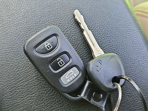 Used 2014 Hyundai Elantra SE image 30