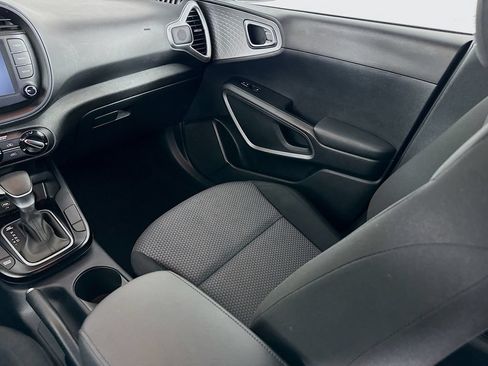 Used 2025 Kia Soul LX FWD image 27