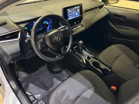 Certified 2022 Toyota Corolla LE image 2