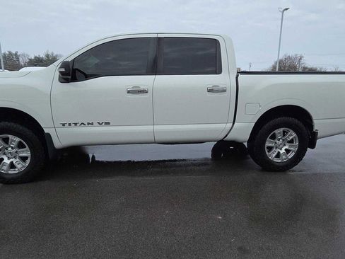 Used 2018 Nissan Titan SV image 8