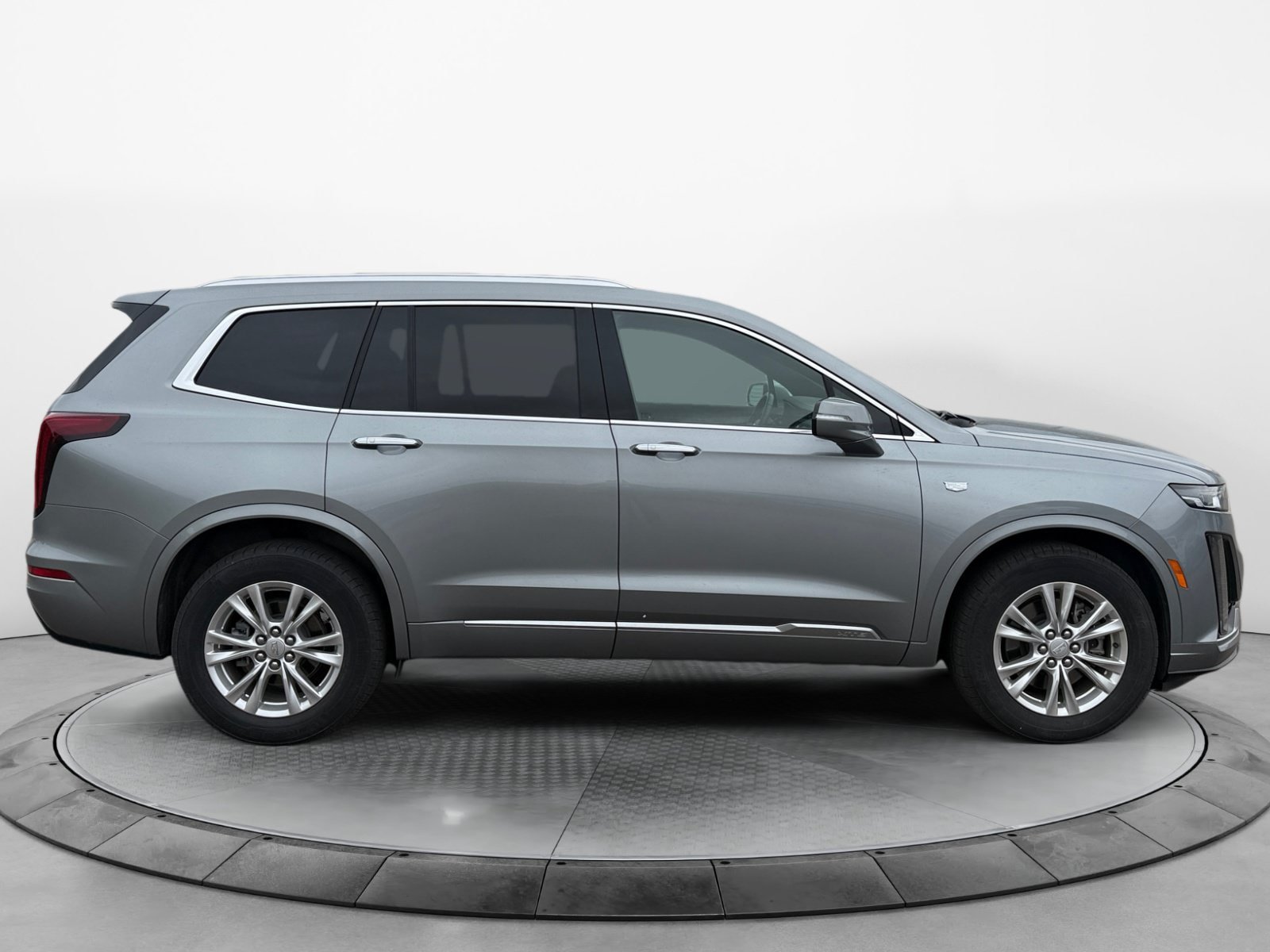 Used 2024 Cadillac XT6 Luxury w/ LPO, Floor Liner Package AWD/4WD image 2