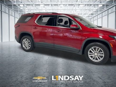 Used 2022 Chevrolet Traverse LT image 3