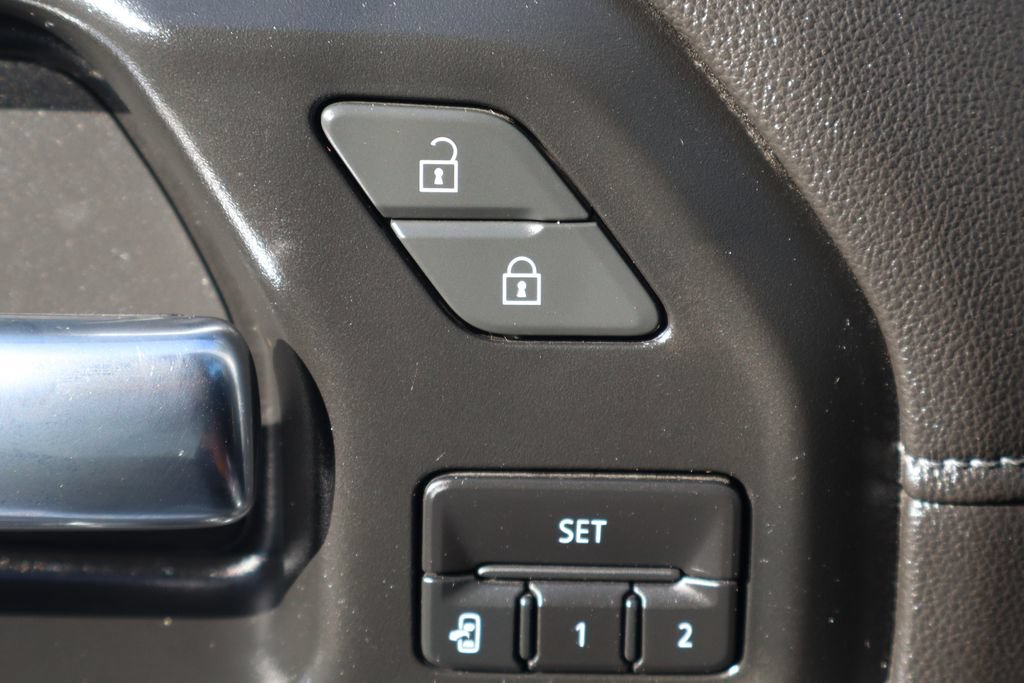 Used 2021 Chevrolet Silverado 2500 LTZ w/ LTZ Convenience Package AWD/4WD image 17