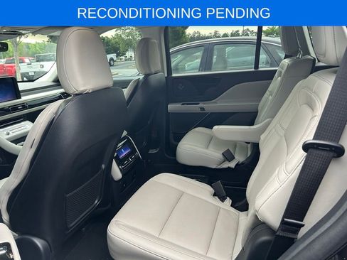 Used 2025 Lincoln Aviator Reserve w/ Jet Appearance Package RWD image 9