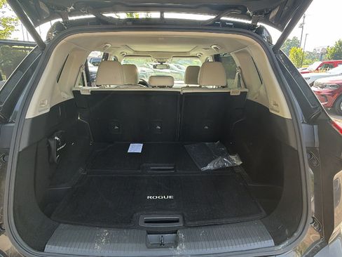 Used 2025 Nissan Rogue SL w/ SL Premium Package FWD image 13