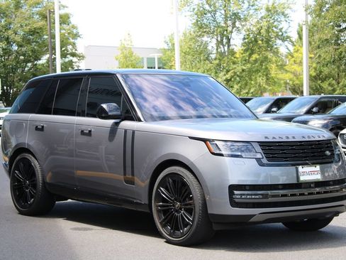 Used 2023 Land Rover Range Rover SE AWD/4WD image 3