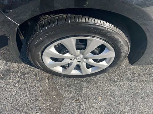 Used 2025 Toyota Corolla LE image 23