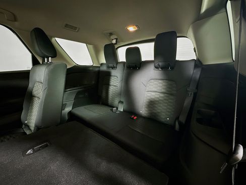 Used 2024 Nissan Pathfinder S image 32