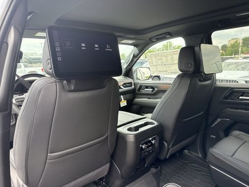 New 2026 GMC Yukon XL Denali w/ Denali Reserve Package AWD/4WD image 8