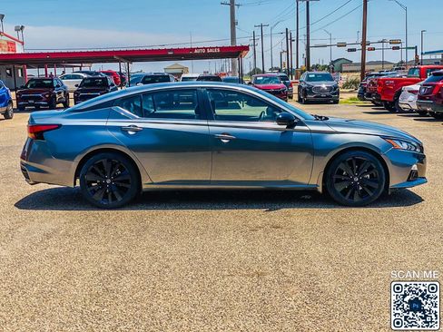 Used 2022 Nissan Altima 2.5 SR w/ Midnight Edition Package FWD image 9