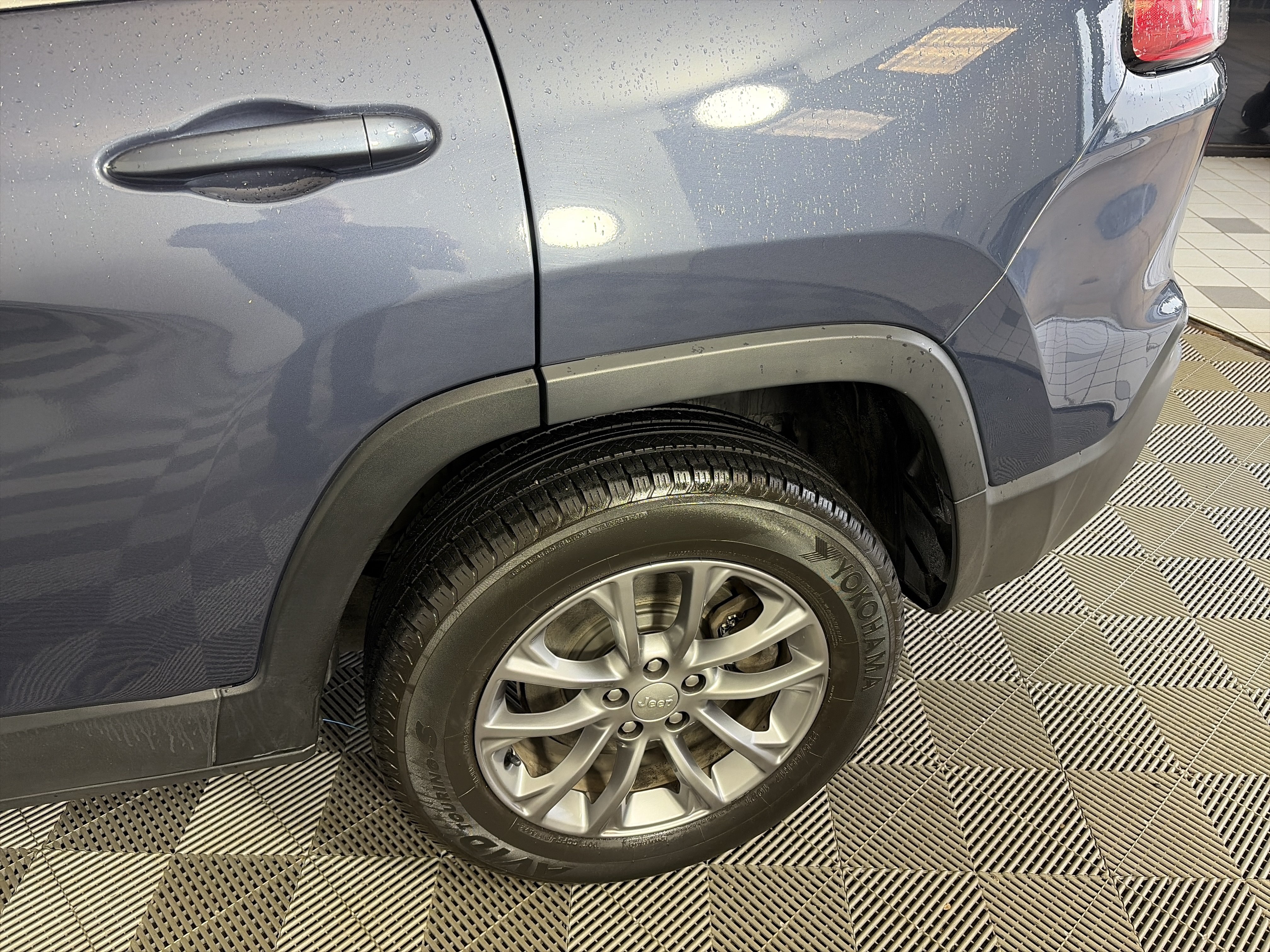 Used 2021 Jeep Cherokee Latitude Lux w/ Sun & Sound Group AWD/4WD image 14