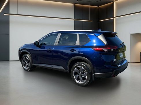 Used 2025 Nissan Rogue SV w/ SV Premium Package FWD image 3
