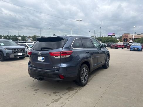 Used 2019 Toyota Highlander XLE AWD/4WD image 5