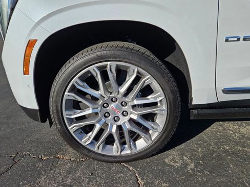 New 2026 GMC Yukon Denali w/ Denali Reserve Package AWD/4WD image 16