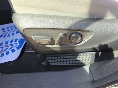 Used 2024 Toyota Sienna XLE image 22