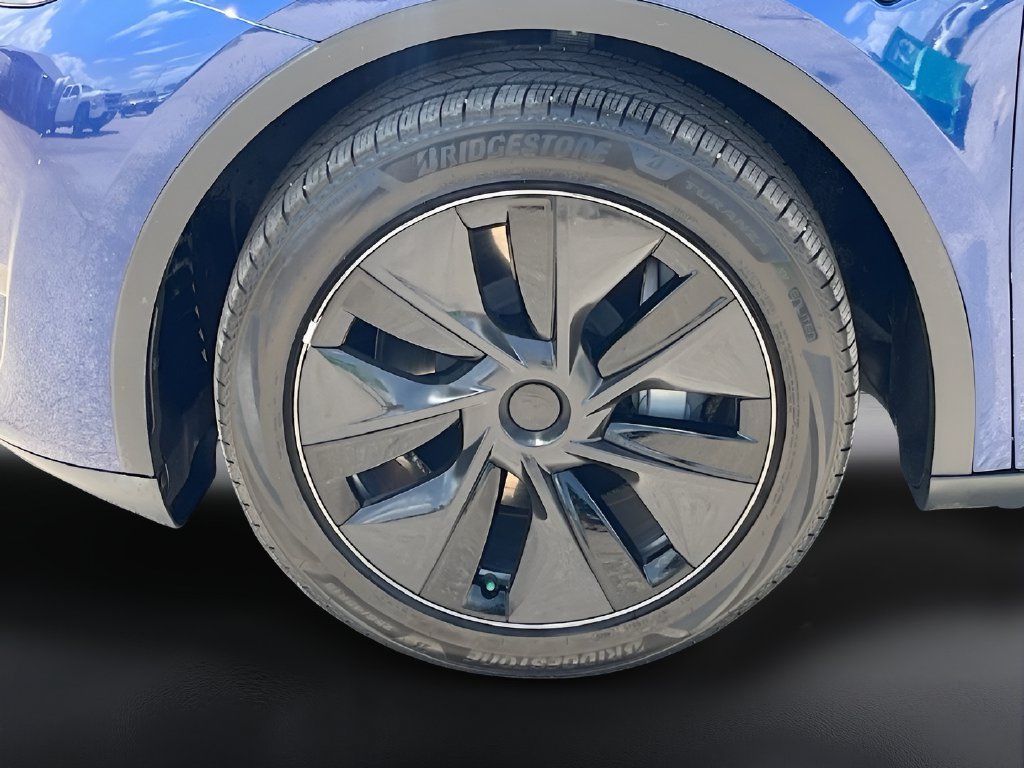 Used 2025 Tesla Model Y Long Range RWD image 31