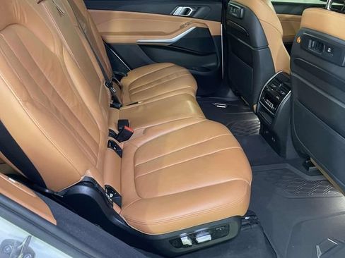 Used 2022 BMW X7 xDrive40i w/ M Sport Package AWD/4WD image 23