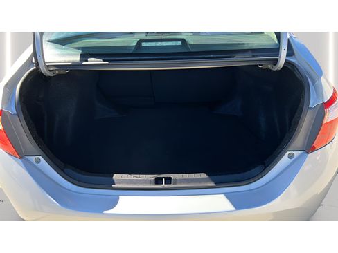 Used 2017 Toyota Corolla LE image 19