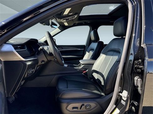 New 2025 Jeep Grand Cherokee L Limited w/ Luxury Tech Group II image 4