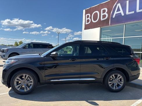 New 2025 Ford Explorer Active w/ Active Comfort Package image 2