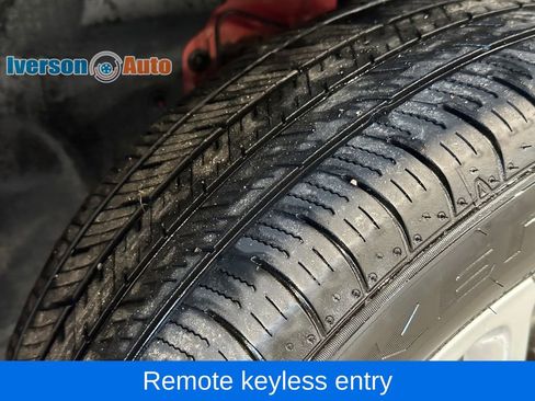 Used 2018 Jeep Renegade Latitude w/ UConnect 8.4 Nav Group AWD/4WD image 13