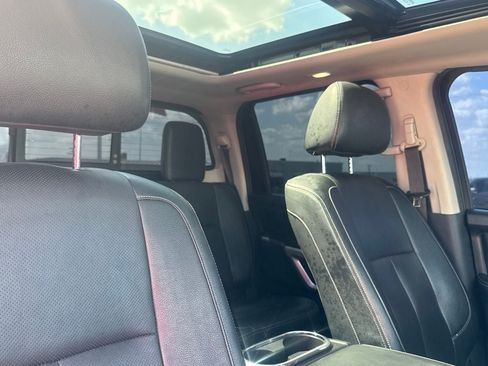 Used 2020 Nissan Titan SL w/ Moonroof Package RWD image 32