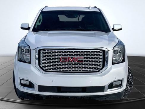 Used 2017 GMC Yukon Denali image 3