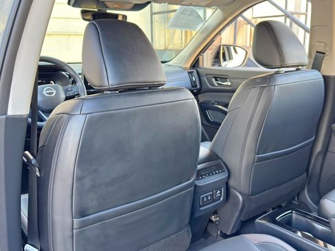 Used 2026 Nissan Pathfinder Platinum FWD image 38