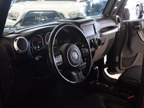 Used 2015 Jeep Wrangler Unlimited Sahara w/ Dual Top Group AWD/4WD image 41
