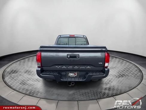 Used 2016 Toyota Tacoma TRD Sport image 4