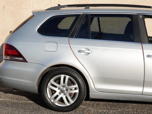 Used 2010 Volkswagen Jetta TDI FWD image 26